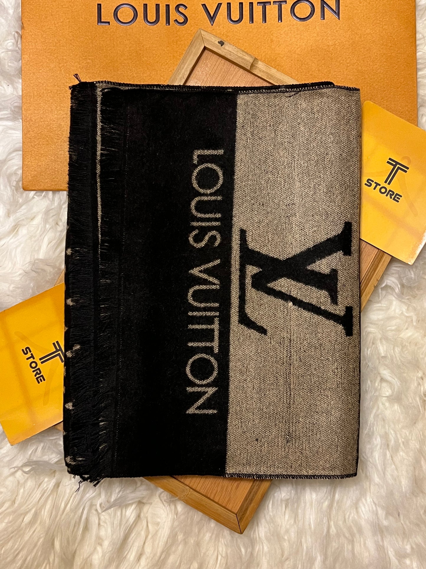 LV monogram Black and Brown Muffler